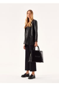 Kazar - Czarna skórzana torebka typu tote bag. Kolor: czarny. Wzór: aplikacja. Sezon: lato. Materiał: skórzane. Styl: elegancki, biznesowy #10