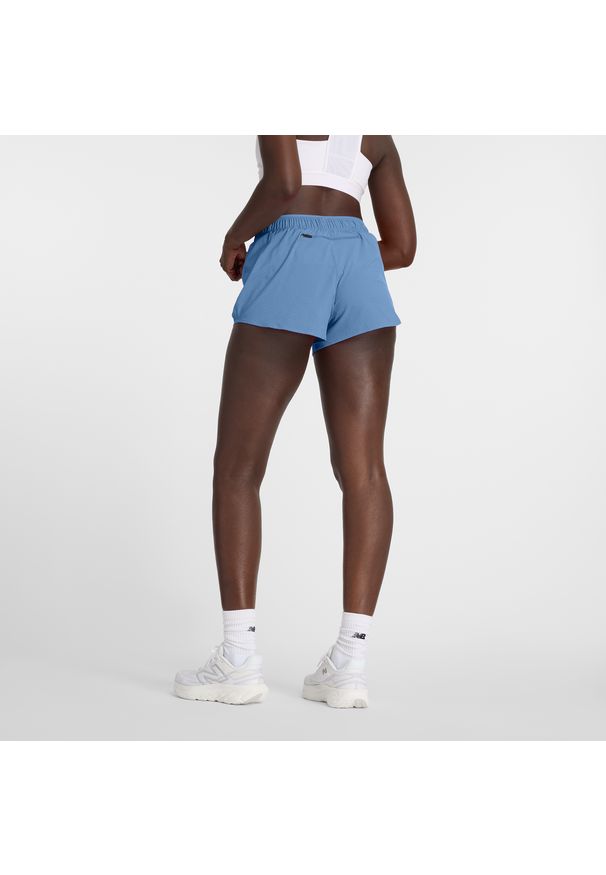 Spodenki damskie New Balance WS41286ELE – niebieskie. Kolor: niebieski. Materiał: poliester, materiał. Sport: fitness