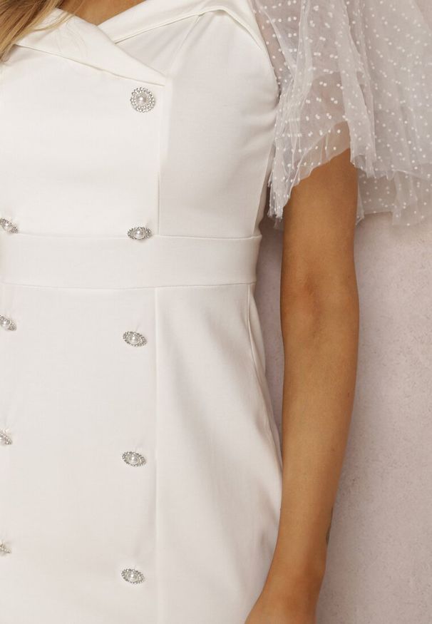 Renee - Biała Sukienka Trypheira. Kolor: biały. Materiał: bawełna, tkanina. Długość rękawa: krótki rękaw. Styl: elegancki. Długość: mini
