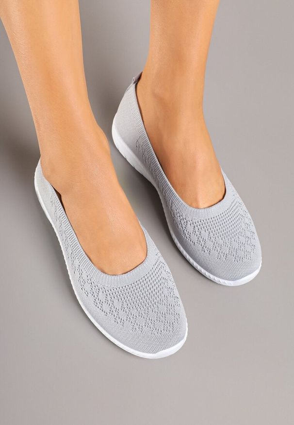 Born2be - Szare Wsuwane Tenisówki z Delikatną Perforacją Firsedi. Okazja: na co dzień. Zapięcie: bez zapięcia. Kolor: szary. Materiał: jeans. Styl: elegancki, casual