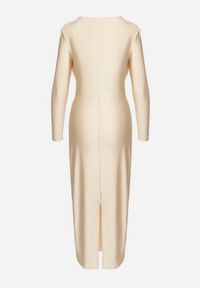 Born2be - Beżowa Dopasowana Sukienka Ozdobiona Cyrkoniami i Marszczeniem Grelila. Okazja: na co dzień. Kolor: beżowy. Wzór: aplikacja. Styl: casual #4