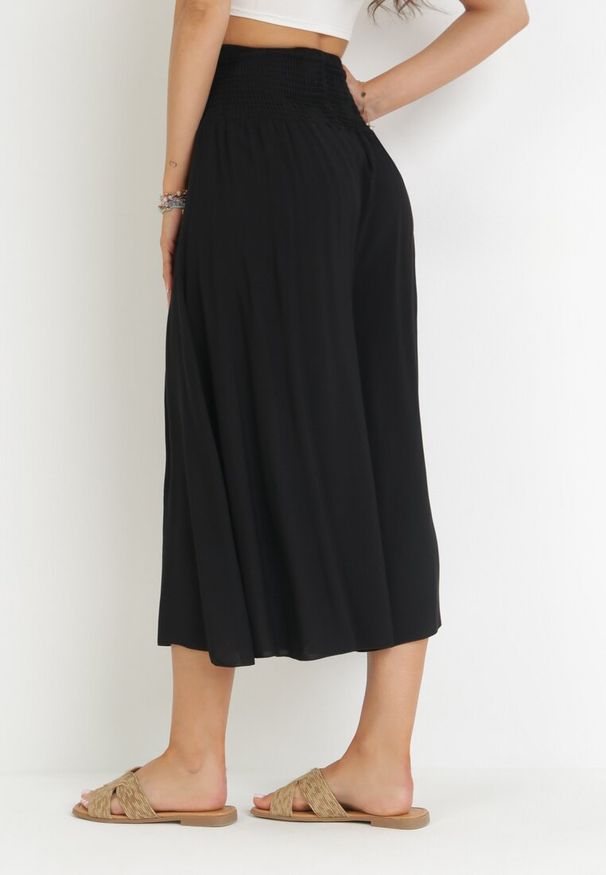 Born2be - Czarne Bawełniane Spodnie z Bardzo Szerokimi Nogawkami Fenala. Okazja: do pracy. Stan: podwyższony. Kolor: czarny. Materiał: bawełna. Sezon: lato. Styl: elegancki