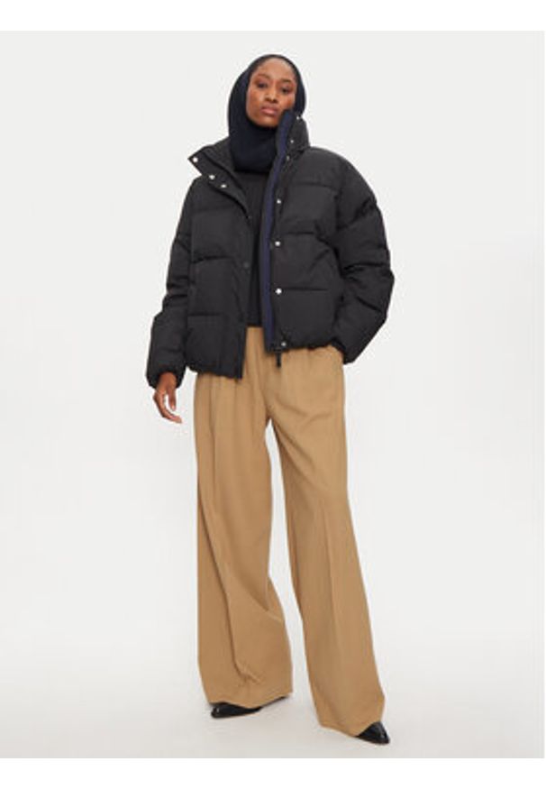 Mustang Kurtka zimowa Gillian 1015440 Czarny Relaxed Fit. Kolor: czarny. Materiał: syntetyk. Sezon: zima