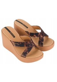 Klapki dla kobiet Ipanema HIGH FASHION SLIDE. Kolor: beżowy