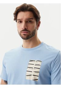 Calvin Klein Jeans T-Shirt Serif Box Graphic J30J327474 Błękitny Regular Fit. Kolor: niebieski. Materiał: bawełna #4