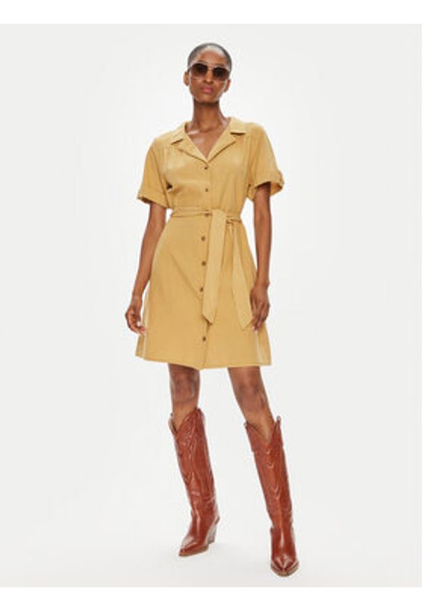 Mustang Sukienka koszulowa Esmeralda 1015100 Brązowy Regular Fit. Kolor: brązowy. Materiał: bawełna, len. Typ sukienki: koszulowe