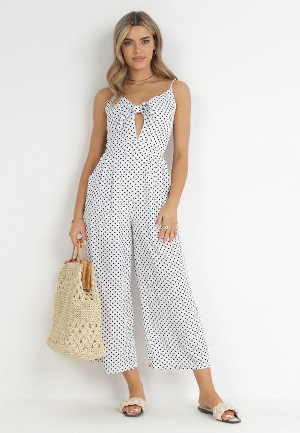 Born2be - Biały Kombinezon Delessa. Kolor: biały. Długość rękawa: na ramiączkach. Długość: długie. Wzór: aplikacja, kropki. Styl: elegancki, wizytowy