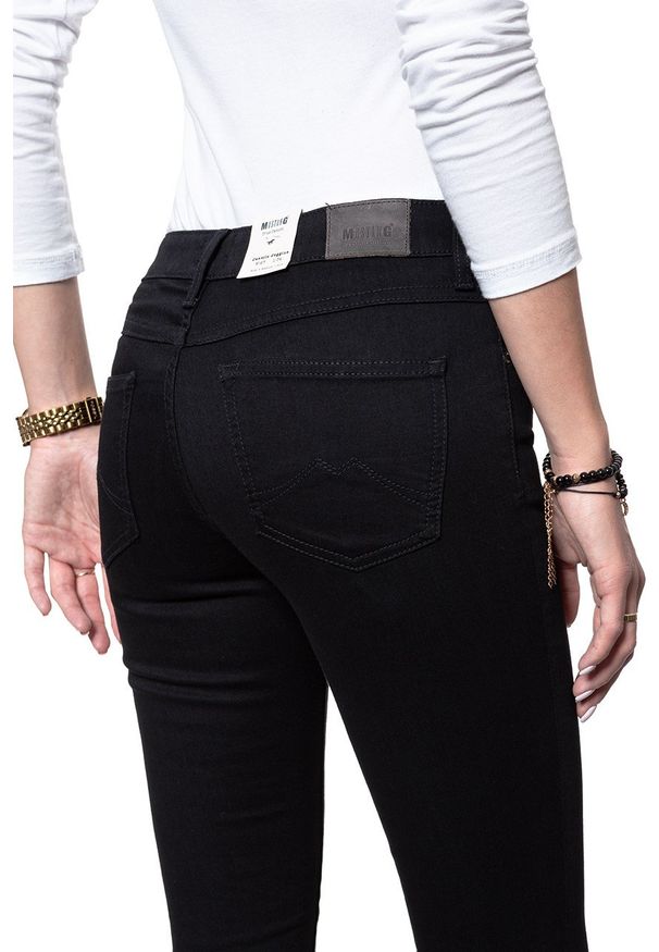 Mustang - MUSTANG Jasmin Jeggins 1006279 4000 940. Okazja: na co dzień, do pracy. Długość: długie. Wzór: aplikacja, nadruk. Sezon: lato. Styl: wizytowy, klasyczny, casual, elegancki