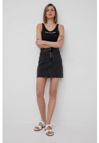 Calvin Klein Jeans top bawełniany J20J218262.PPYY kolor czarny. Okazja: na co dzień. Kolor: czarny. Materiał: bawełna. Długość rękawa: na ramiączkach. Wzór: nadruk. Styl: casual #4