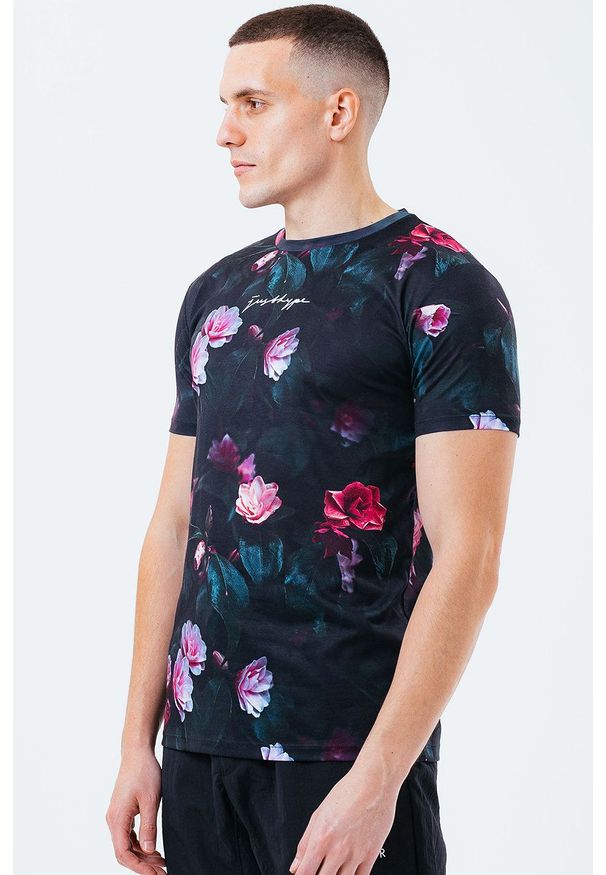 Hype T-shirt ROSE CASTLE męski kolor czarny wzorzysty. Kolor: czarny. Materiał: dzianina