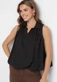 Born2be - Czarna Bluza Rozkloszowana Oversize z Kołnierzykiem Eridwen. Okazja: na co dzień. Typ kołnierza: kołnierzyk klasyczny, dekolt w serek. Kolor: czarny. Długość rękawa: długi rękaw. Długość: długie. Styl: klasyczny, casual