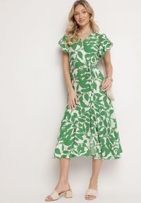Born2be - Jasnozielona Rozkloszowana Sukienka z Wiązaniem w Roślinny Wzór Janitaie. Okazja: na co dzień. Typ kołnierza: dekolt w serek. Kolor: zielony. Materiał: jeans. Długość rękawa: krótki rękaw. Styl: klasyczny, casual, elegancki #6