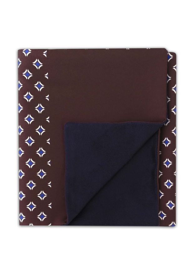 Adam Collection - Elegancki brązowy szal do płaszcza w granatowo-biały wzorek L20. Kolor: biały, brązowy, wielokolorowy, niebieski. Materiał: wiskoza, tkanina. Wzór: gładki. Styl: elegancki