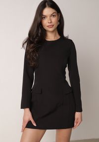 Born2be - Czarna Elegancka Sukienka VICES o Trapezowym Kroju z Imitacją Kieszeni Amaliete. Okazja: na spotkanie biznesowe. Kolor: czarny. Typ sukienki: trapezowe. Styl: elegancki #1