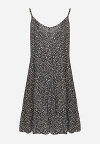 Born2be - Czarna Bawełniana Sukienka Rozkloszowana na Ramiączkach z Falbanką Piloa. Kolor: czarny. Materiał: bawełna. Długość rękawa: na ramiączkach. Wzór: kwiaty. Sezon: lato #4