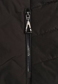 Renee - Czarna Pikowana Kurtka Przejściowa z Kapturem Cinetta. Typ kołnierza: kaptur. Kolor: czarny. Materiał: poliester, jeans. Styl: elegancki #3