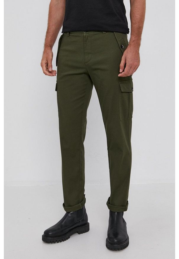 Sisley Spodnie męskie kolor zielony dopasowane. Kolor: zielony. Materiał: tkanina. Wzór: gładki
