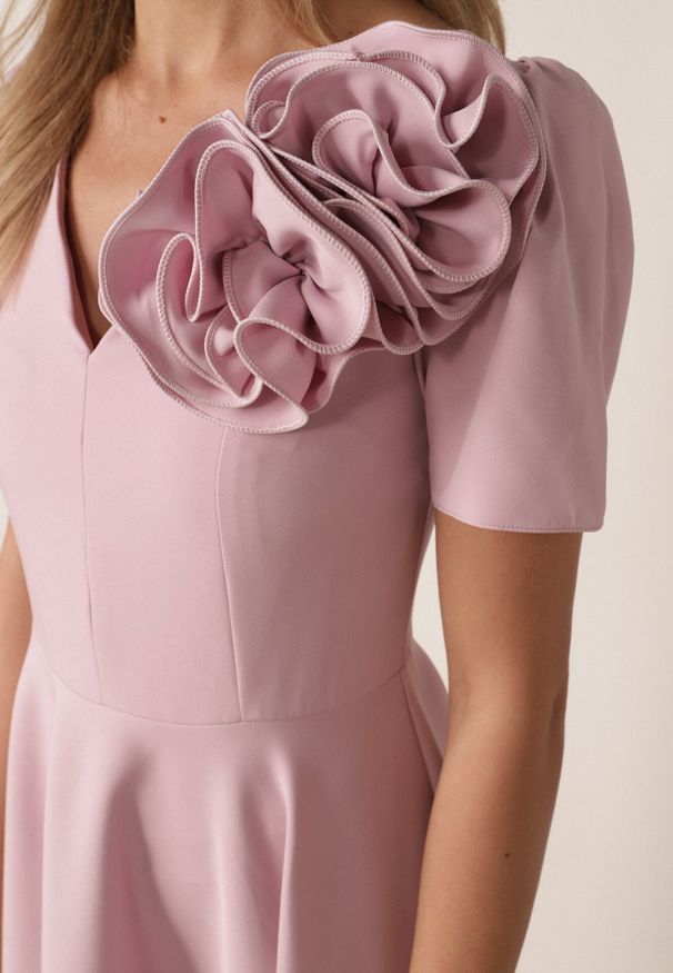 Born2be - Różowa Elegancka Rozkloszowana Sukienka z Kwiatem 3D Eugorus. Kolor: różowy. Wzór: kwiaty. Styl: elegancki