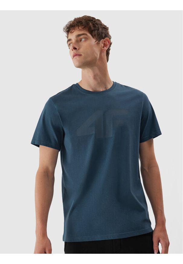 4f - 4F T-Shirt 4FAW23TTSHM0877 Niebieski Regular Fit. Kolor: niebieski. Materiał: bawełna