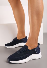 Born2be - Granatowo-Białe Buty Sportowe Tavidia. Okazja: na co dzień. Nosek buta: okrągły. Kolor: niebieski. Materiał: materiał. Szerokość cholewki: normalna. Obcas: na płaskiej podeszwie #1