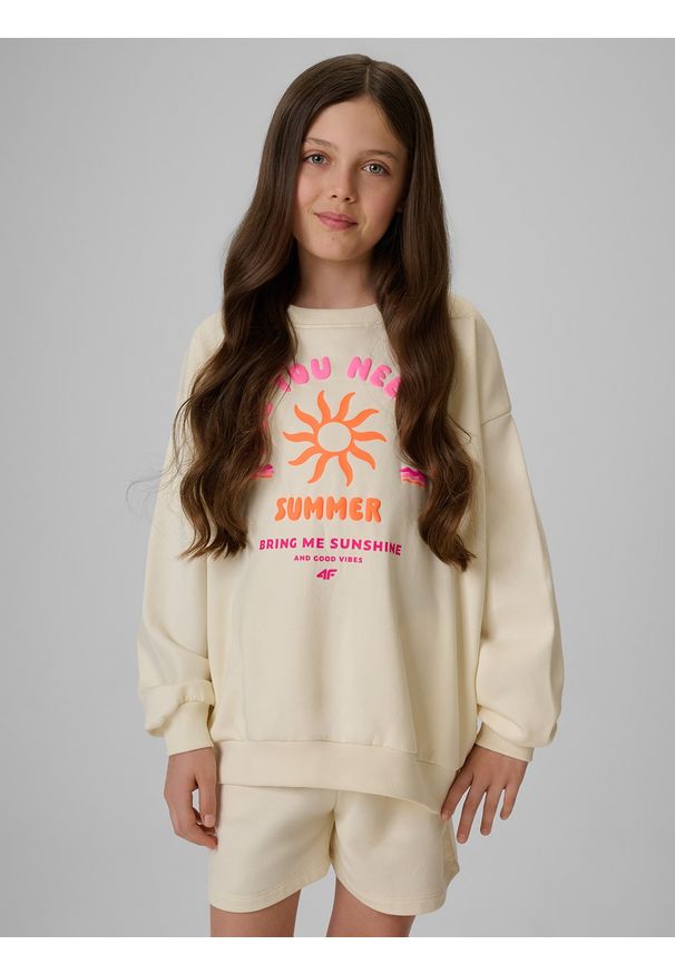 4f - 4F Bluza dresowa loose bez kaptura dziewczęca - biała 158 (12-13 lat). Okazja: na co dzień, na uczelnię. Typ kołnierza: bez kaptura. Kolor: biały. Materiał: dresówka. Wzór: nadruk. Sezon: lato. Styl: casual