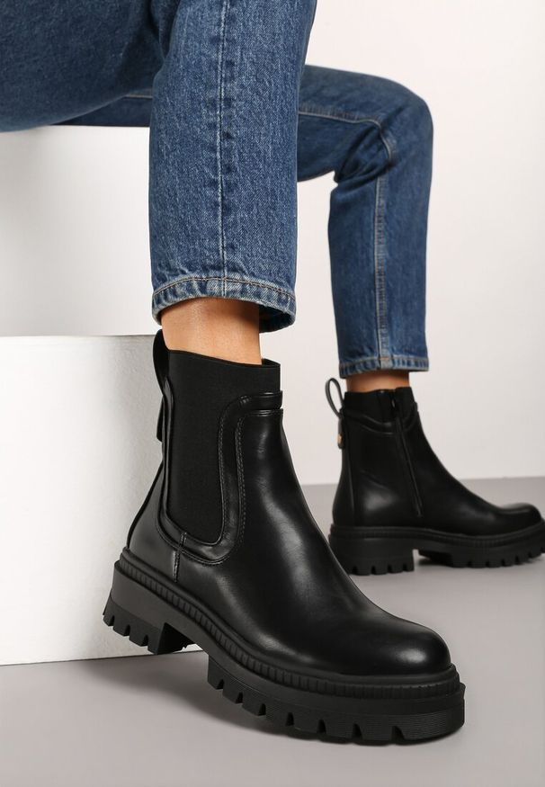 Born2be - Czarne Botki Sztyblety na Płaskiej Podeszwie Ozdobione Przeszyciami Narirra. Kolor: czarny. Materiał: jeans. Wzór: aplikacja. Obcas: na płaskiej podeszwie. Styl: elegancki, klasyczny