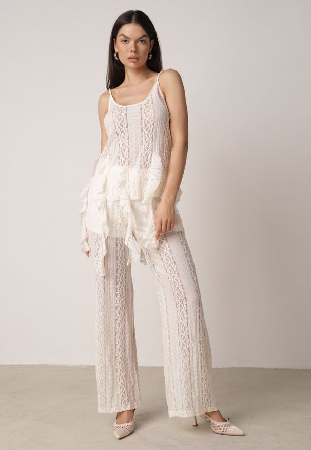 Born2be - Beżowy Rustykalny Komplet z Koronką i Falbankami Top i Szerokie Spodnie Pretissa. Kolor: beżowy. Materiał: koronka. Wzór: koronka