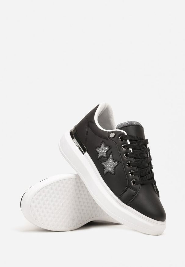 Born2be - Czarne Płaskie Sneakersy z Gwiazdkami i Metalicznymi Wstawkami Jalelia. Okazja: na spotkanie biznesowe. Nosek buta: okrągły. Kolor: czarny. Materiał: jeans. Wzór: aplikacja