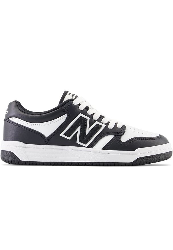 Buty dziecięce New Balance GSB480BW – czarne. Okazja: na co dzień, na uczelnię. Kolor: czarny. Materiał: skóra, materiał, syntetyk. Szerokość cholewki: normalna. Sport: turystyka piesza