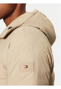 TOMMY HILFIGER - Tommy Hilfiger Kurtka zimowa MW0MW37641 Beżowy Regular Fit. Kolor: beżowy. Materiał: syntetyk. Sezon: zima #2
