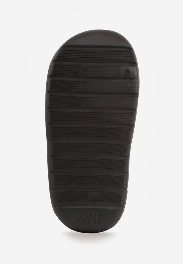 Born2be - Czarne Piankowe Klapki z Szerokim Paskiem Jaspera. Okazja: na plażę, do domu. Kolor: czarny. Materiał: dresówka. Styl: klasyczny