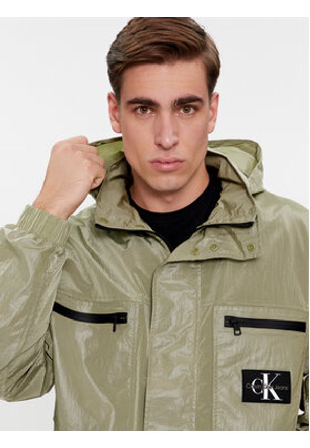 Calvin Klein Jeans Kurtka przejściowa Utility Track Jacket J30J324663 Zielony Regular Fit. Kolor: zielony. Materiał: syntetyk