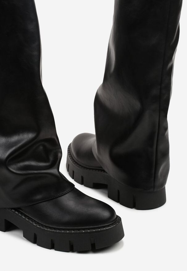 Born2be - Czarne Kozaki na Tłoczonej Podeszwie z Cholewką Imitującą Nogawkę Espena. Okazja: na co dzień. Kolor: czarny. Materiał: dzianina. Szerokość cholewki: normalna. Styl: casual, elegancki