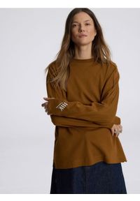 Reserved - Longsleeve z manifestem MMC x brązowy. Kolor: brązowy. Materiał: bawełna, dzianina. Długość rękawa: długi rękaw