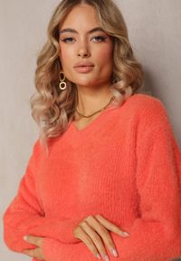 Renee - Pomarańczowy Sweter z Puchatej Dzianiny z Dekoltem V Phimys. Kolor: pomarańczowy. Materiał: dzianina. Sezon: jesień, zima #2