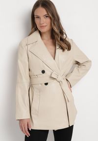 Born2be - Jasnobeżowa Kurtka Płaszcz z Ekoskóry Taliowana z Paskiem Pilvia. Kolor: beżowy #1