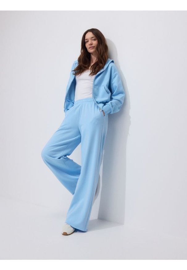 Reserved - Rozpinana bluza - jasnoniebieski. Kolor: niebieski. Materiał: dzianina, bawełna