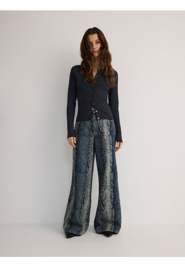 Reserved - Jeansy wide leg ze zwierzęcym nadrukiem - wielobarwny. Wzór: nadruk, motyw zwierzęcy