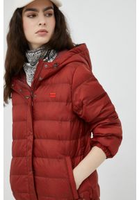 Levi's® - Levi's kurtka damska kolor bordowy przejściowa. Okazja: na spotkanie biznesowe, na co dzień. Kolor: czerwony. Materiał: puch. Styl: biznesowy, casual #1