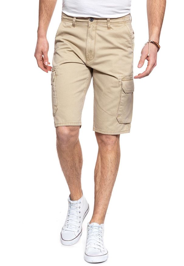 Wrangler - SPODENKI WRANGLER CARGO SHORT SAND W15DKC58N 112126791. Materiał: materiał