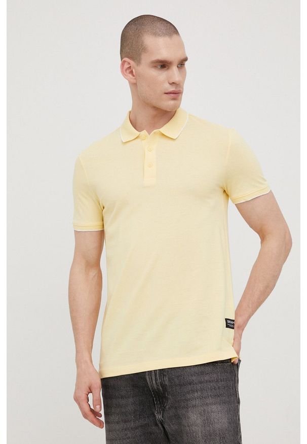 Tom Tailor polo bawełniane kolor żółty gładki. Typ kołnierza: polo. Kolor: żółty. Materiał: bawełna. Długość: krótkie. Wzór: gładki