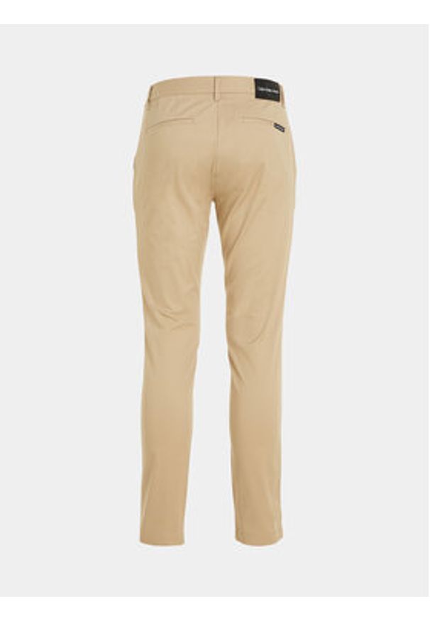 Calvin Klein Jeans Chinosy J30J317669 Beżowy Slim Fit. Kolor: beżowy. Materiał: bawełna