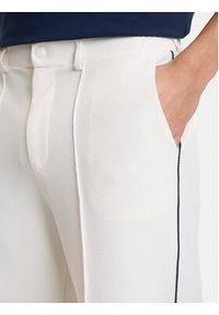 Guess Szorty sportowe Z6GD11 K3210 Écru Regular Fit. Materiał: syntetyk. Styl: sportowy #3