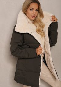 Renee - Ciemnozielona Kurtka z Pikowanymi Przeszyciami i Futrzanym Kołnierzem Wiązana w Talii Attelira. Okazja: na co dzień. Kolor: zielony. Materiał: futro. Styl: wizytowy, elegancki, casual #4