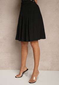 Renee - Czarna Plisowana Spódnica Rozkloszowana o Kopertowym Fasonie Divonna. Okazja: na co dzień, na spacer. Kolor: czarny. Materiał: jedwab. Styl: klasyczny, casual, elegancki #3