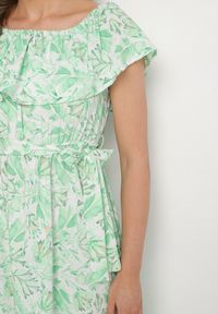 Born2be - Zielona Sukienka Hiszpanka z Bawełną w Kwiaty Mreova. Okazja: na co dzień. Typ kołnierza: dekolt hiszpanka. Kolor: zielony. Materiał: bawełna. Wzór: kwiaty. Styl: elegancki, casual, klasyczny #4