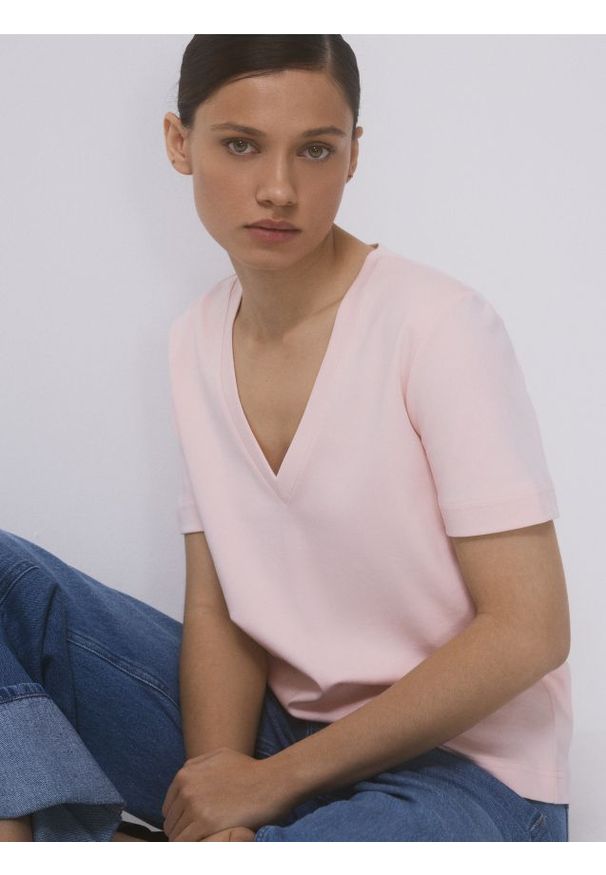 Reserved - T-shirt z bawełny merceryzowanej - pastelowy róż. Kolor: różowy. Materiał: bawełna. Wzór: gładki