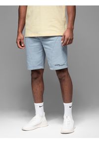 Ombre Clothing - Dopasowane męskie krótkie spodenki dresowe z nadrukami – jasnoniebieskie V1 - Rozmiar: XL. Kolor: niebieski. Materiał: dresówka. Długość: krótkie. Wzór: nadruk. Styl: sportowy