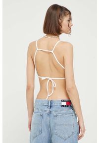 Tommy Jeans top damski kolor biały. Kolor: biały. Materiał: bawełna, poliester, dzianina. Długość rękawa: na ramiączkach. Wzór: aplikacja #6