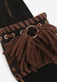 Born2be - Czarne Klapki w Stylu Boho Zdobione Frędzlami Stavania. Okazja: na co dzień. Kolor: czarny. Materiał: jeans. Wzór: aplikacja. Sezon: lato. Styl: boho #7